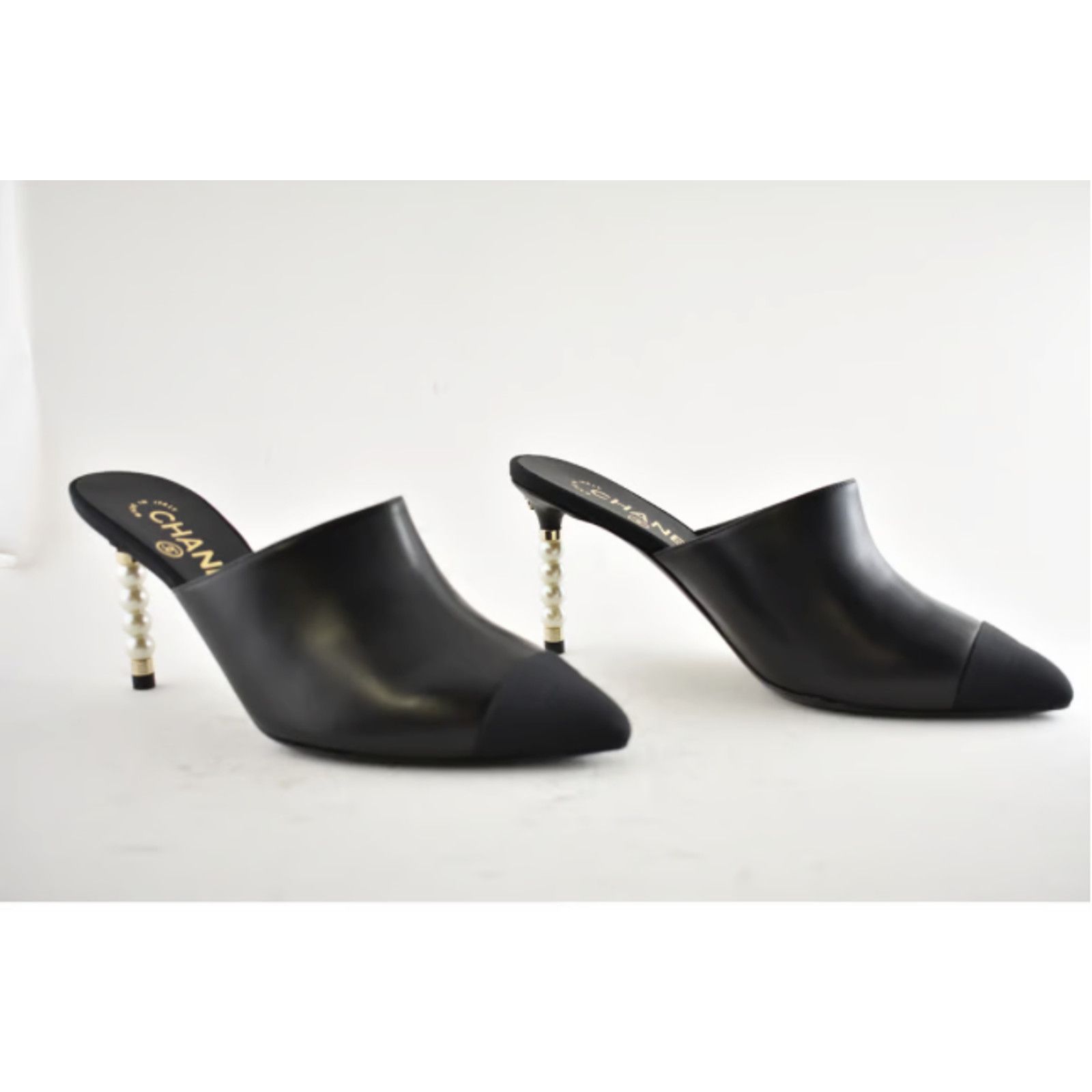 Chanel 20S Paris Rome Pearl CC Mule Slide Backless Heel Pump 36.5 Size US 6.5 / IT 36.5 - 2 Thumbnail