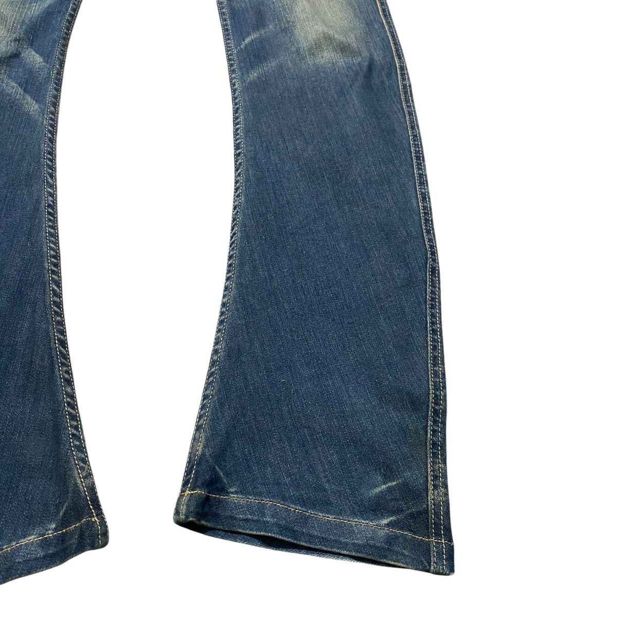 5351 POUR LES HOMMES 5351 Pour Les Hommes Curve Leg Denim Low Flare Jeans Size US 32 / EU 48 - 8 Thumbnail