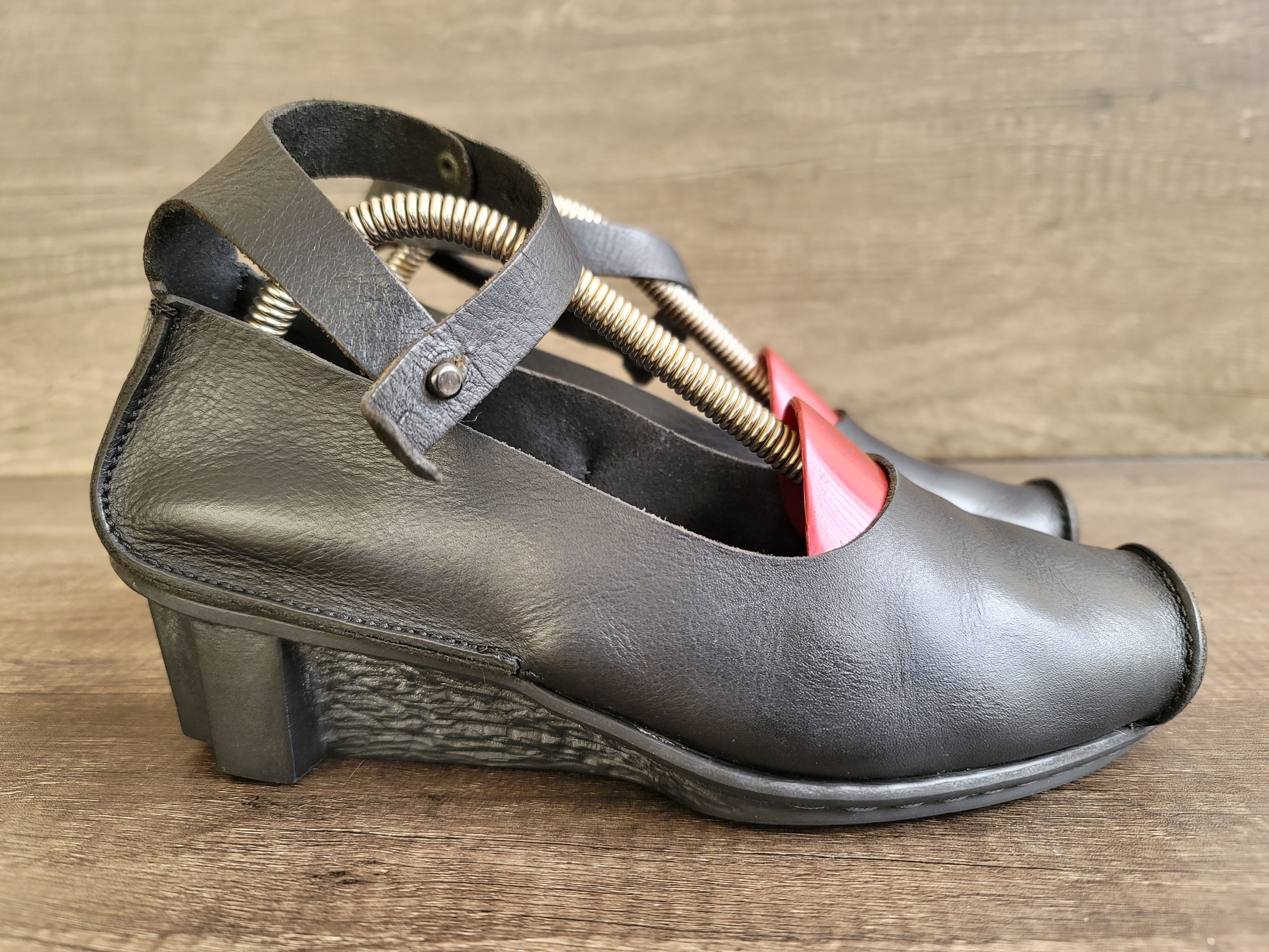 Trippen Trippen Mary Jane Leather Shoes Women's 37 US 6.5-7. Size US 7 / IT 37 - 1 Thumbnail