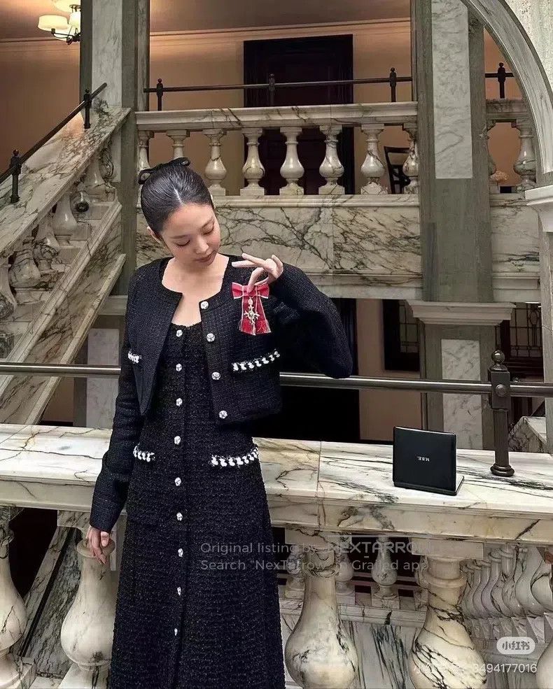 Chanel Chanel 24p black rolled-edged camelia classic small black Size L / US 10 / IT 46 - 8 Thumbnail