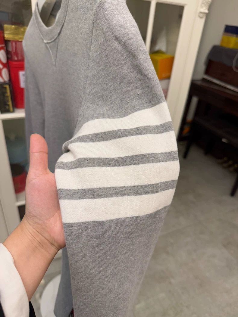 Thom Browne Thom Browne The guard's gray shirt has four stripes Size L / US 10 / IT 46 - 2 Thumbnail