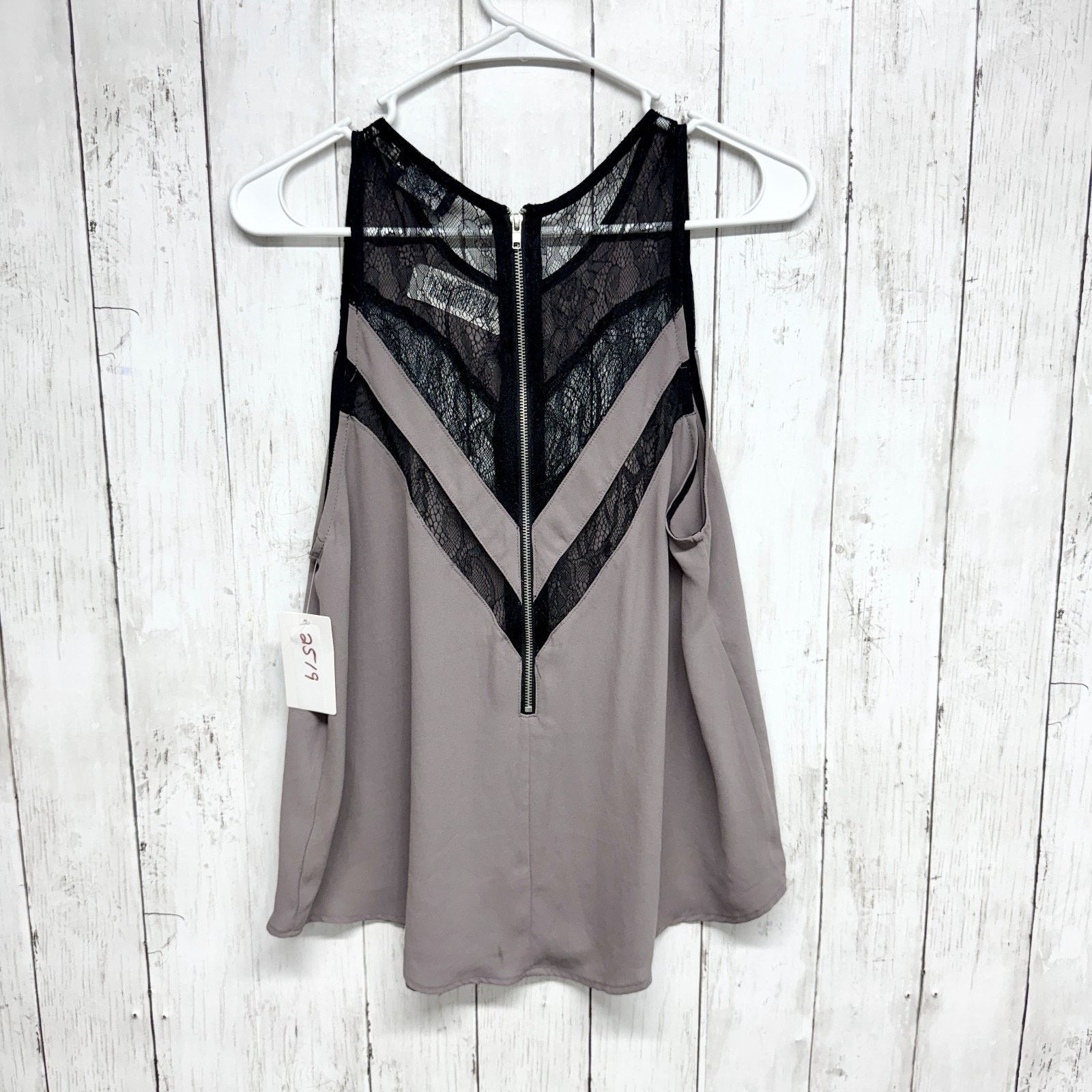 ASTR The Label ASTR Blouse Size Medium Lace Inset Scoop Neck Sleeveless Top Size M / US 6-8 / IT 42-44 - 3 Thumbnail