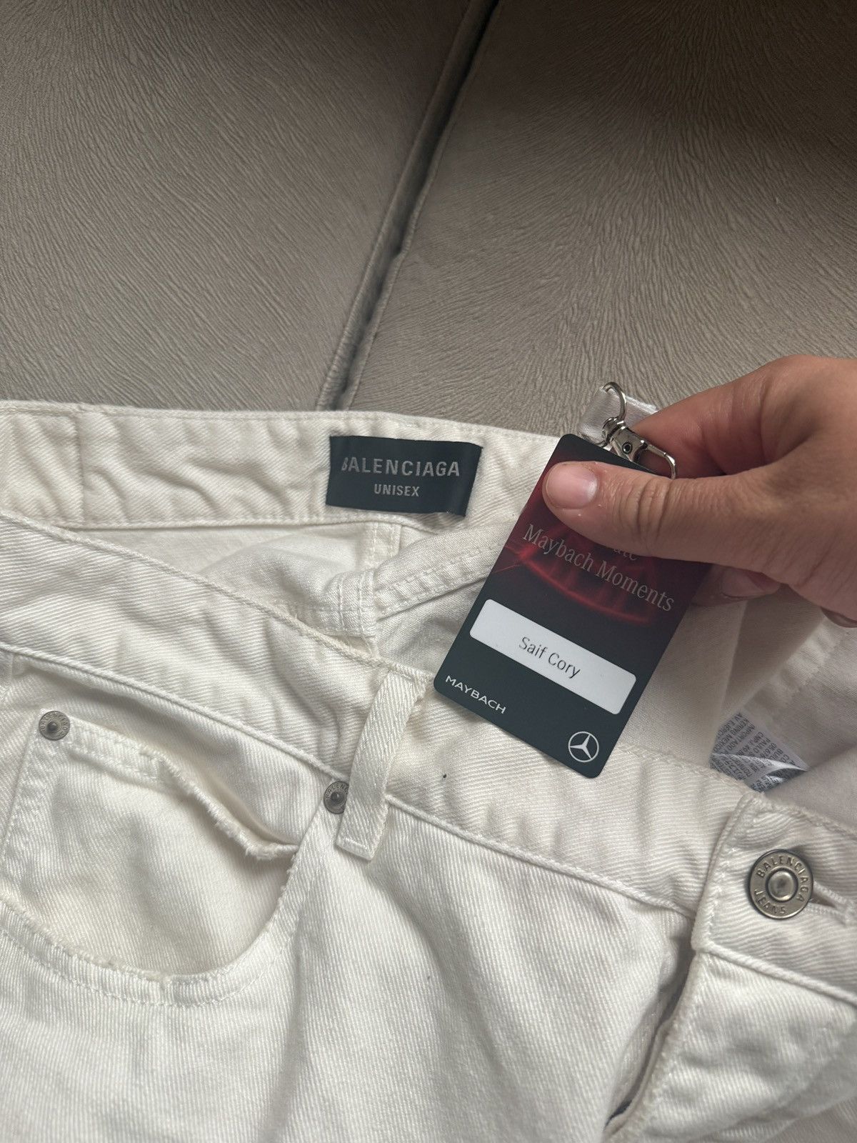 Balenciaga Balenciaga white wide baggy distressed jeans Size US 32 / EU 48 - 7 Thumbnail