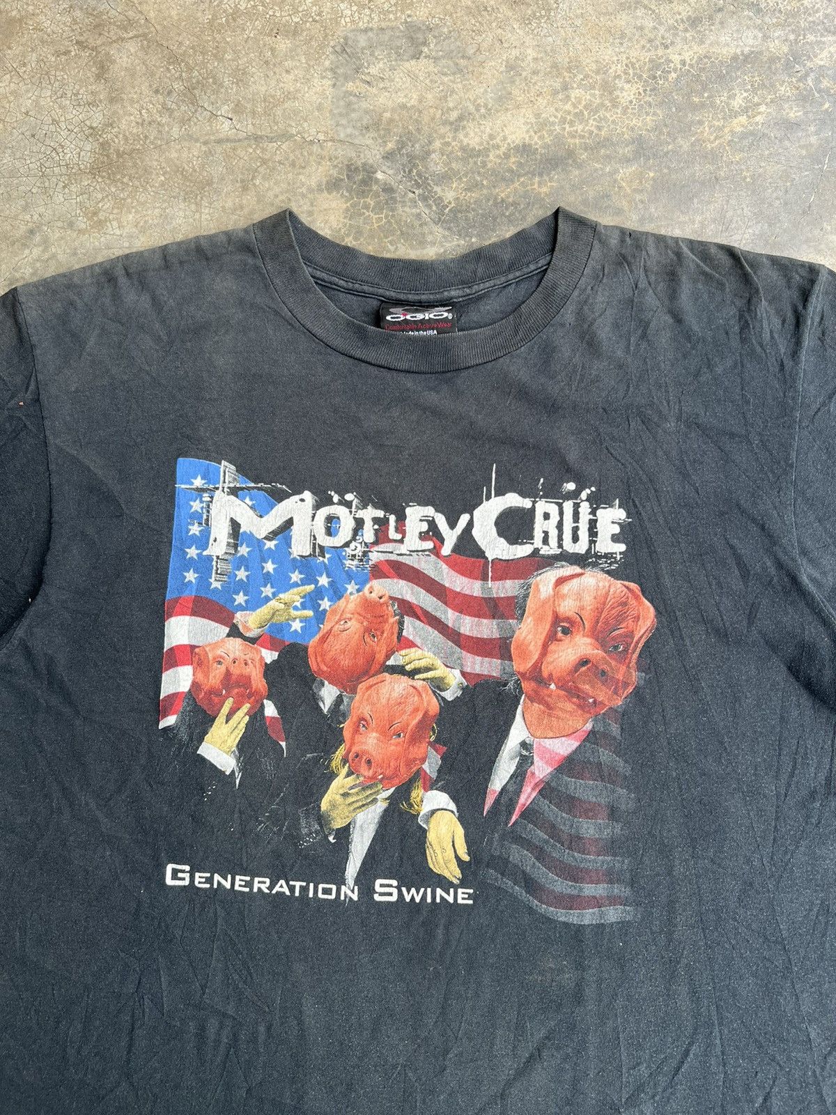Band Tees (L) Vintage 1997 Motley Crue Generation Swine Pig Band Tees Size US L / EU 52-54 / 3 - 3 Thumbnail