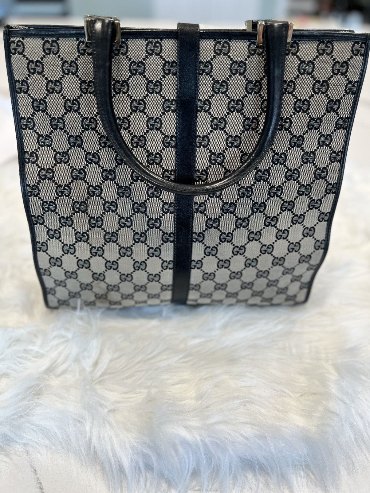 Gucci Tom Ford Era Gucci GG Monogram Tote with Rare Piston Lock Size ONE SIZE - 4 Thumbnail