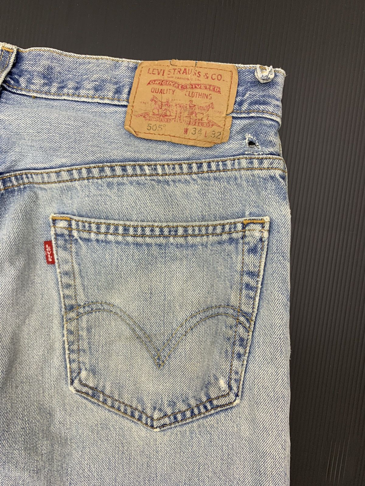 Levi's Vintage Clothing Thrashed Vintage Levis 505 Regular Fit Jeans Size US 34 / EU 50 - 7 Thumbnail