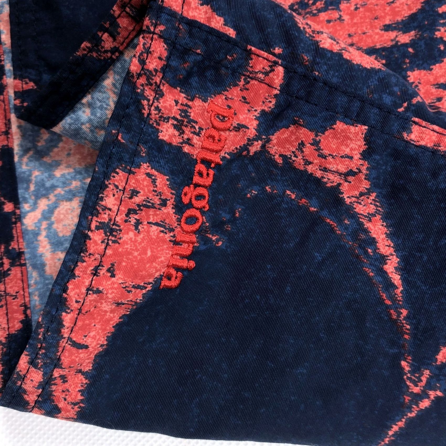 Patagonia Patagonia Board Shorts Men Navy Blue Red Floral Print Nylon Quick Dry 34 Regular Drawstring Pockets Zipper Pocket Beach Surfing Mens Size US 34 / EU 50 - 4 Thumbnail