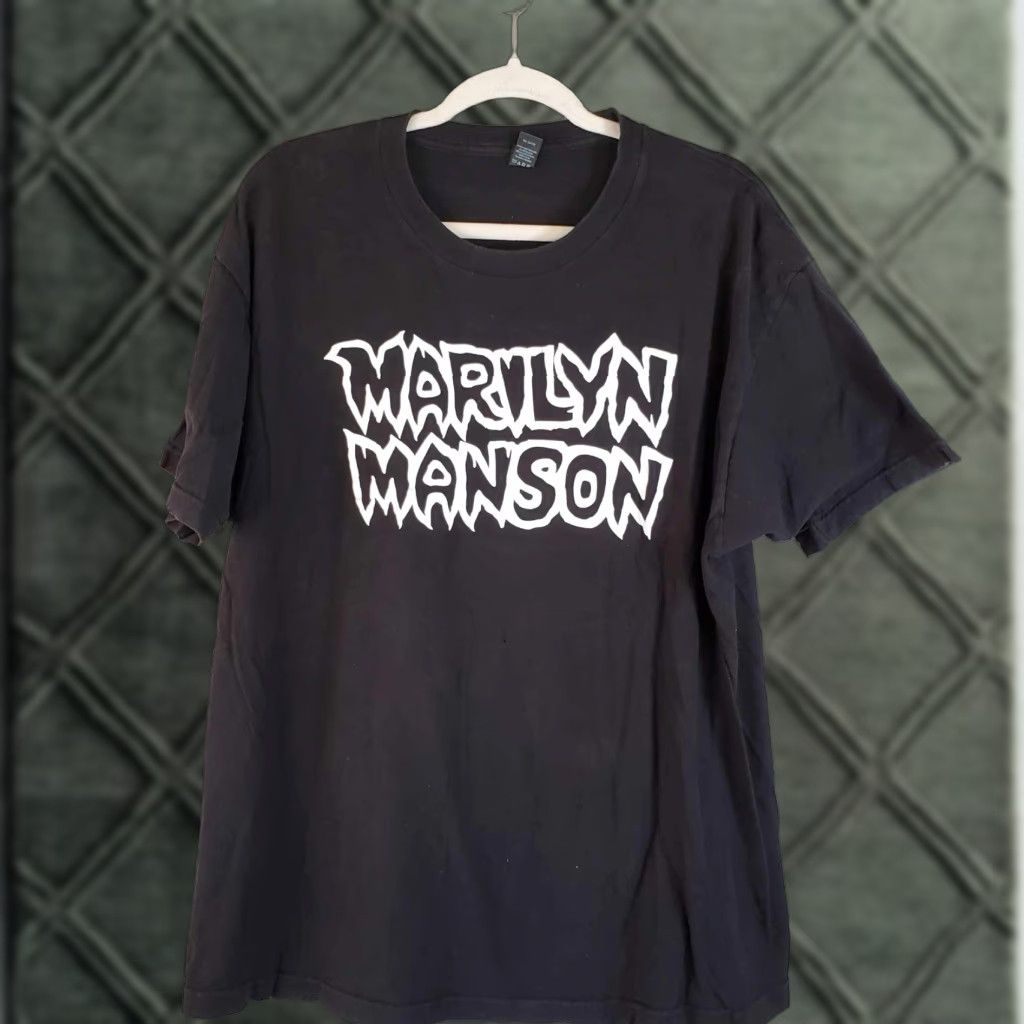 Spell Marilyn Manson Logo Graphic T-Shirt Band Tee Spell Out Black XL Shirt Unisex Adults Adult XL Black Logo Print Rock Concert Grunge Goth Y2K Emo 90s Size US XL / EU 56 / 4 - 1 Thumbnail