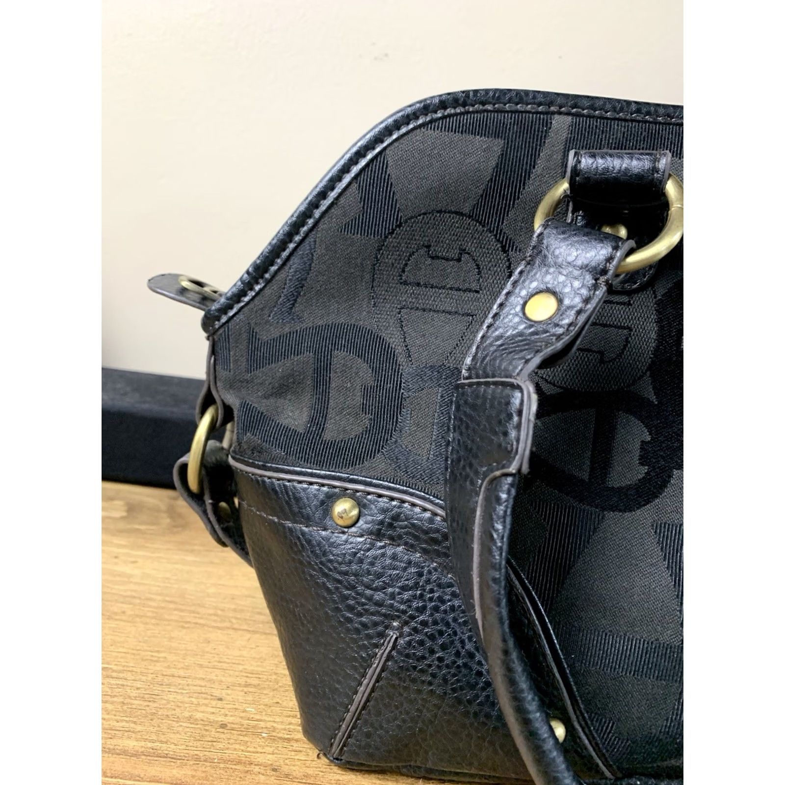 Etienne Aigner Etienne Aigner Women's Shoulder Bag Brown Leather Zip Closure Double Handles Gold Hardware 90s Vintage-Inspired Size ONE SIZE - 4 Thumbnail