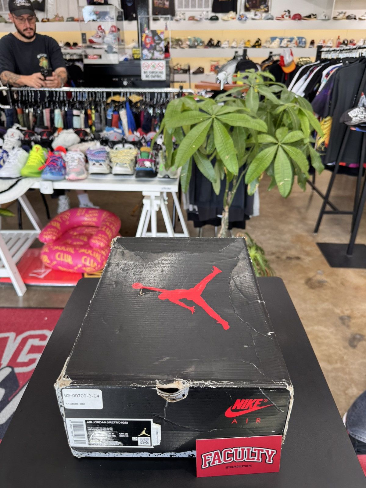 Jordan Brand Air Jordan 5 Raging Bull Size 7Y (2021) Size US 7 / EU 40 - 13 Thumbnail