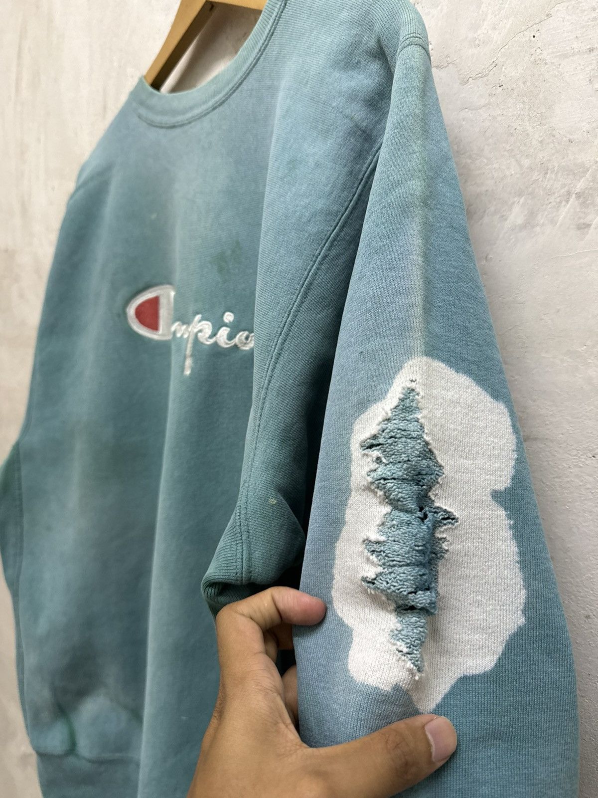 Champion Thrashed 90s Champion Sun Faded Reverse Weave Size US XL / EU 56 / 4 - 4 Thumbnail