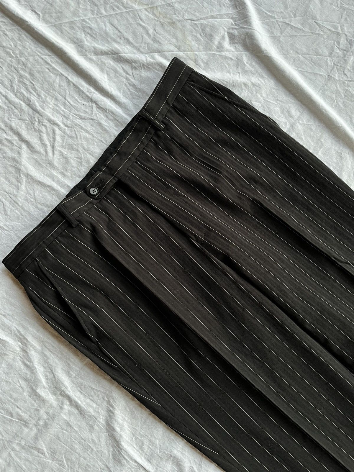 Japanese Brand Vintage Black Pinstripe Trousers Pleated Tailored Fit Y2K Size US 36 / EU 52 - 2 Thumbnail