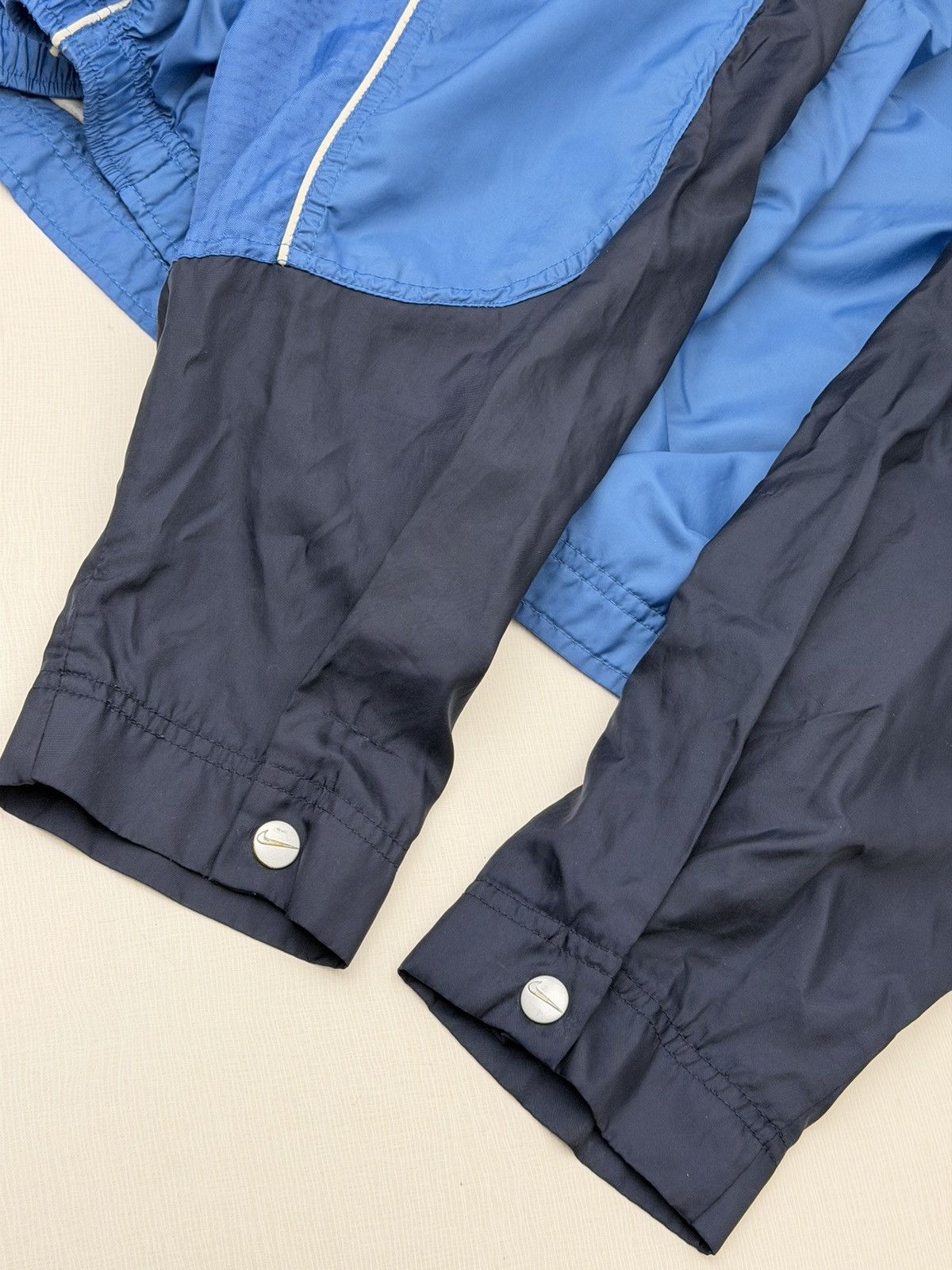 Nike Vintage 90s Nike Windbreaker Lightweight Jacket Size Large Size US L / EU 52-54 / 3 - 9 Thumbnail