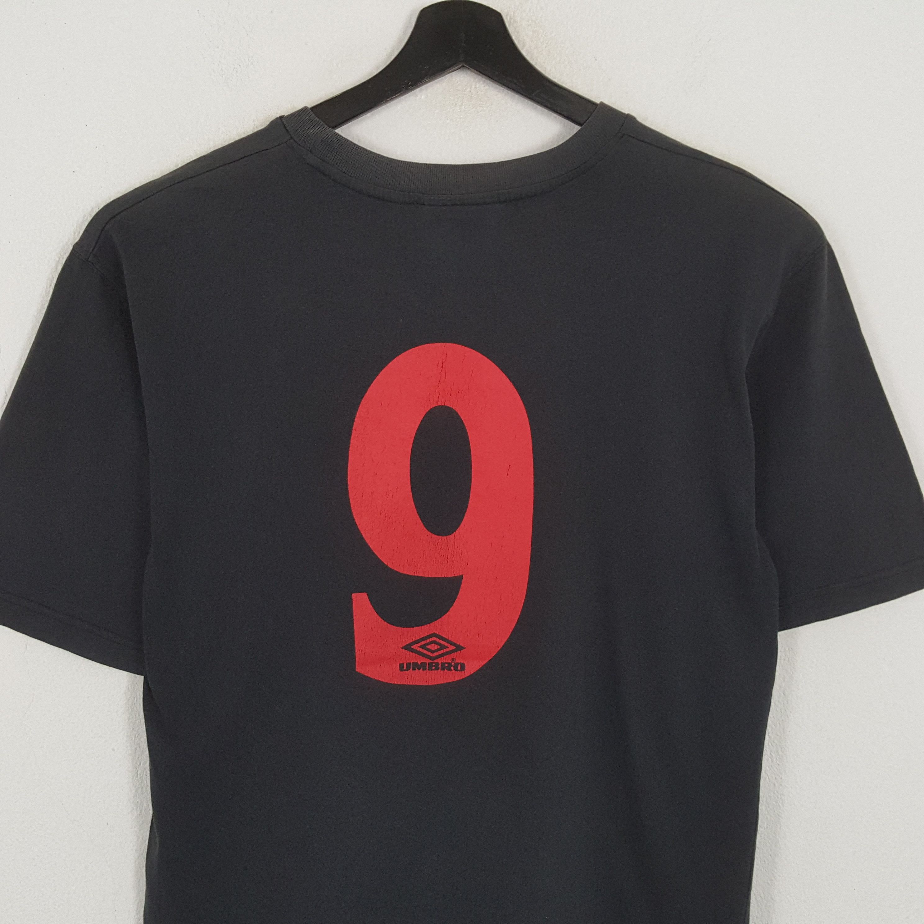 Umbro × Vintage Umbro ALAN SHEARER England Football Player Tshirt Size US L / EU 52-54 / 3 - 4 Thumbnail