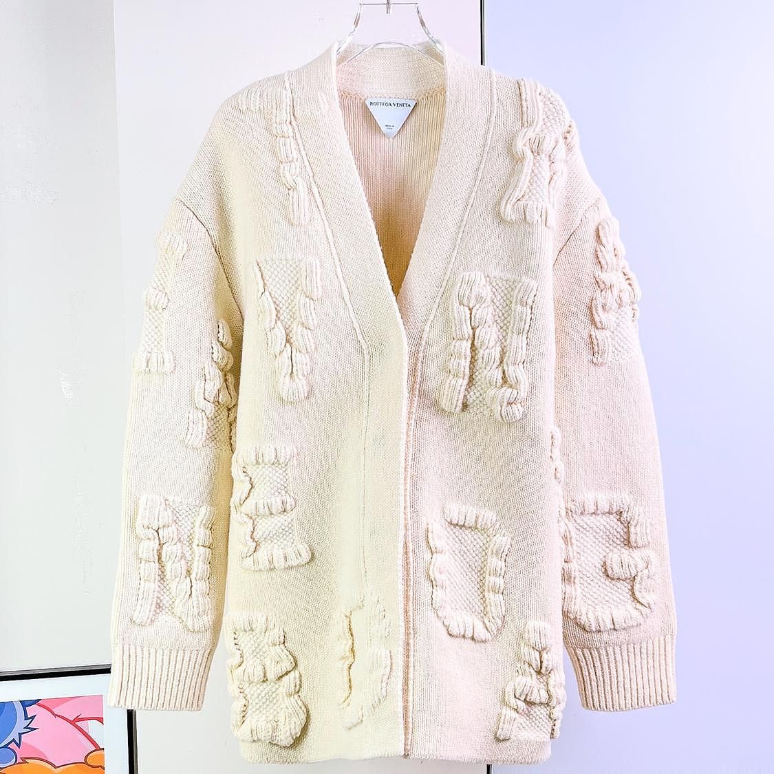 Bottega Veneta Bottega Veneta Textured V-Neck Cardigan Size S Size S / US 4 / IT 40 - 1 Thumbnail