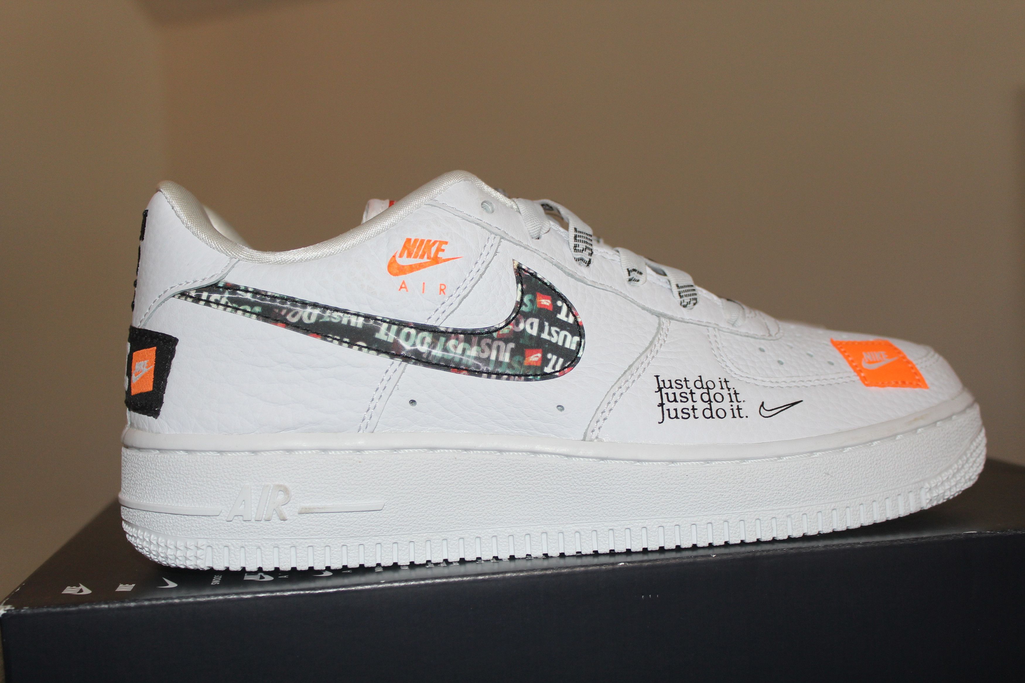 Nike Nike Air Force 1 Just Do It Pack JDI GS Size 5.5Y NEW Size US 7 / IT 37 - 4 Thumbnail