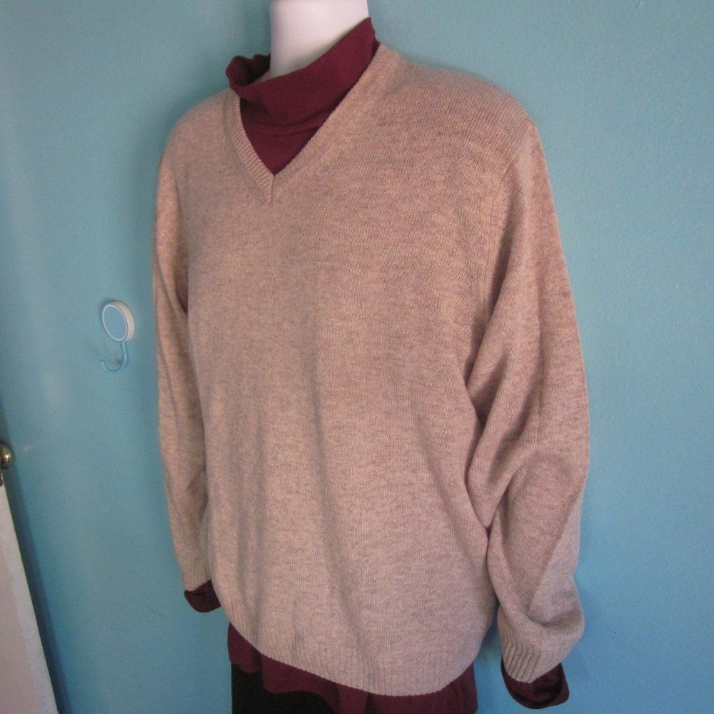 Aran Crafts Wool V-Neck Sweater Mens Size L Lambswool Size US L / EU 52-54 / 3 - 7 Thumbnail