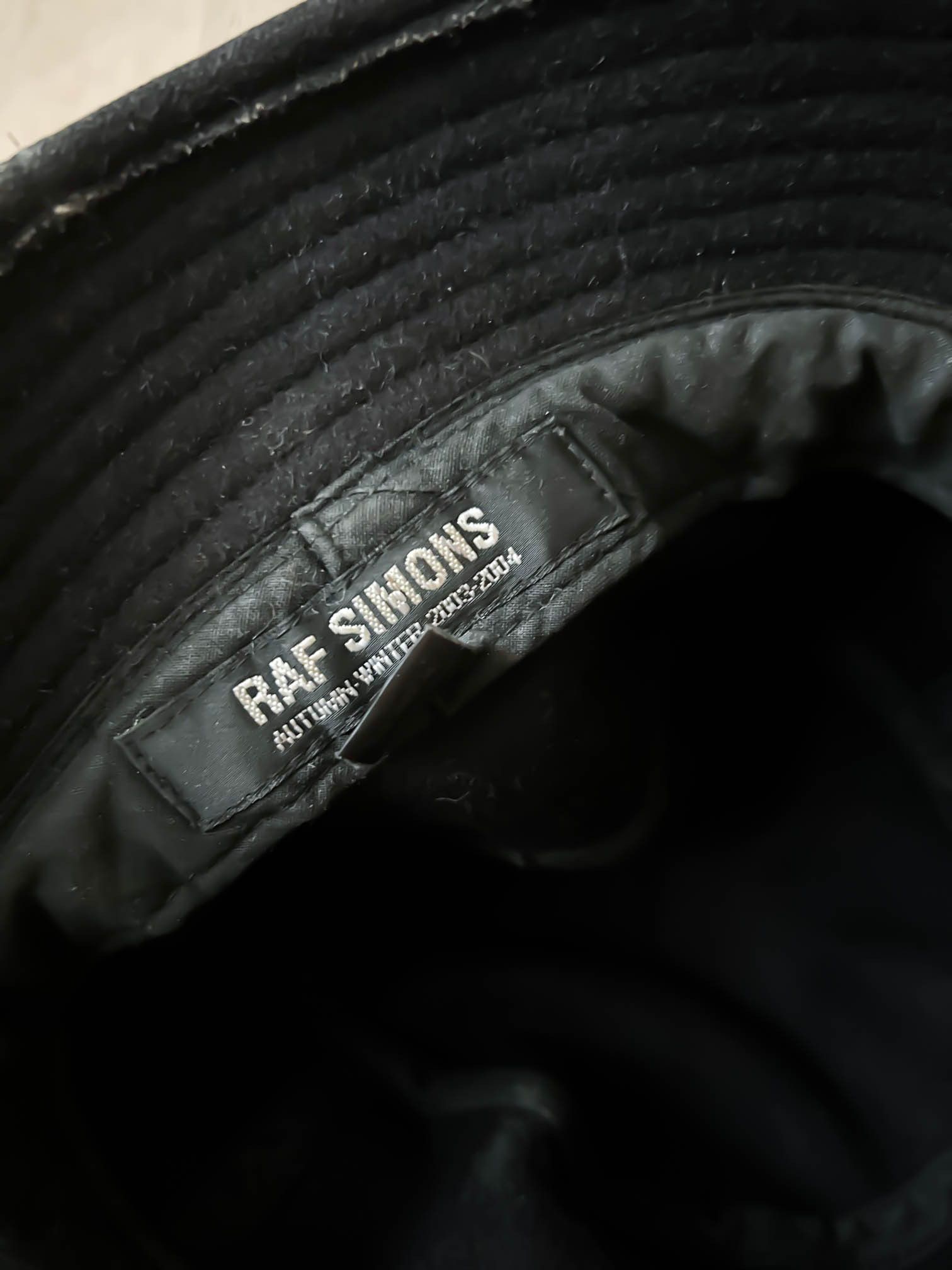 Raf Simons AW 2003/04 Closer showpiece bucket hat Size ONE SIZE - 4 Thumbnail