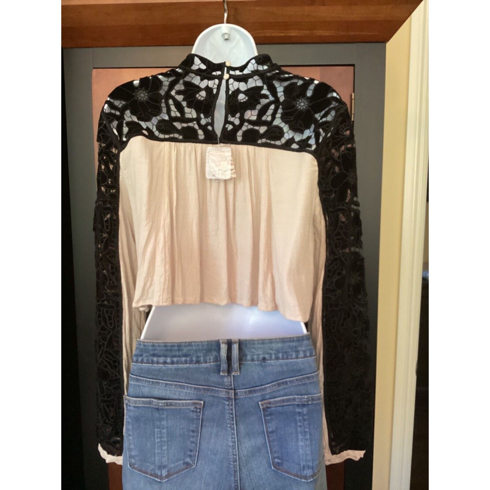 Free People FREE PEOPLE BLACK VELVET FLORAL LACE & LINEN CROP TOP SZ 4 Size S / US 4 / IT 40 - 3 Thumbnail