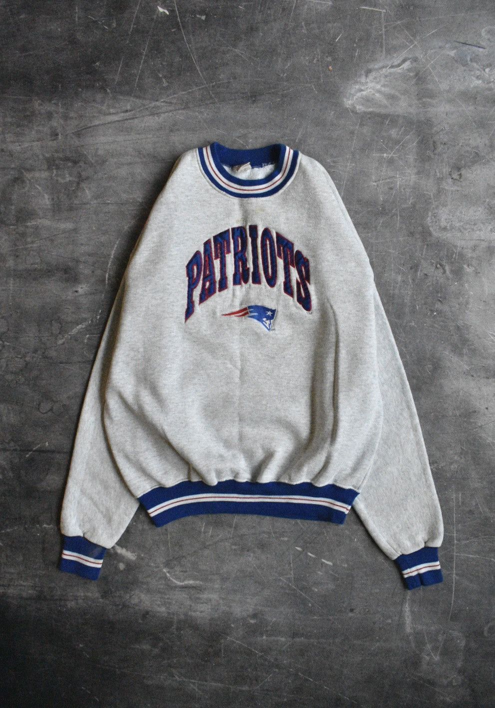 Vintage New England Patriots NFL Legends Sweatshirt (L) - Main Image