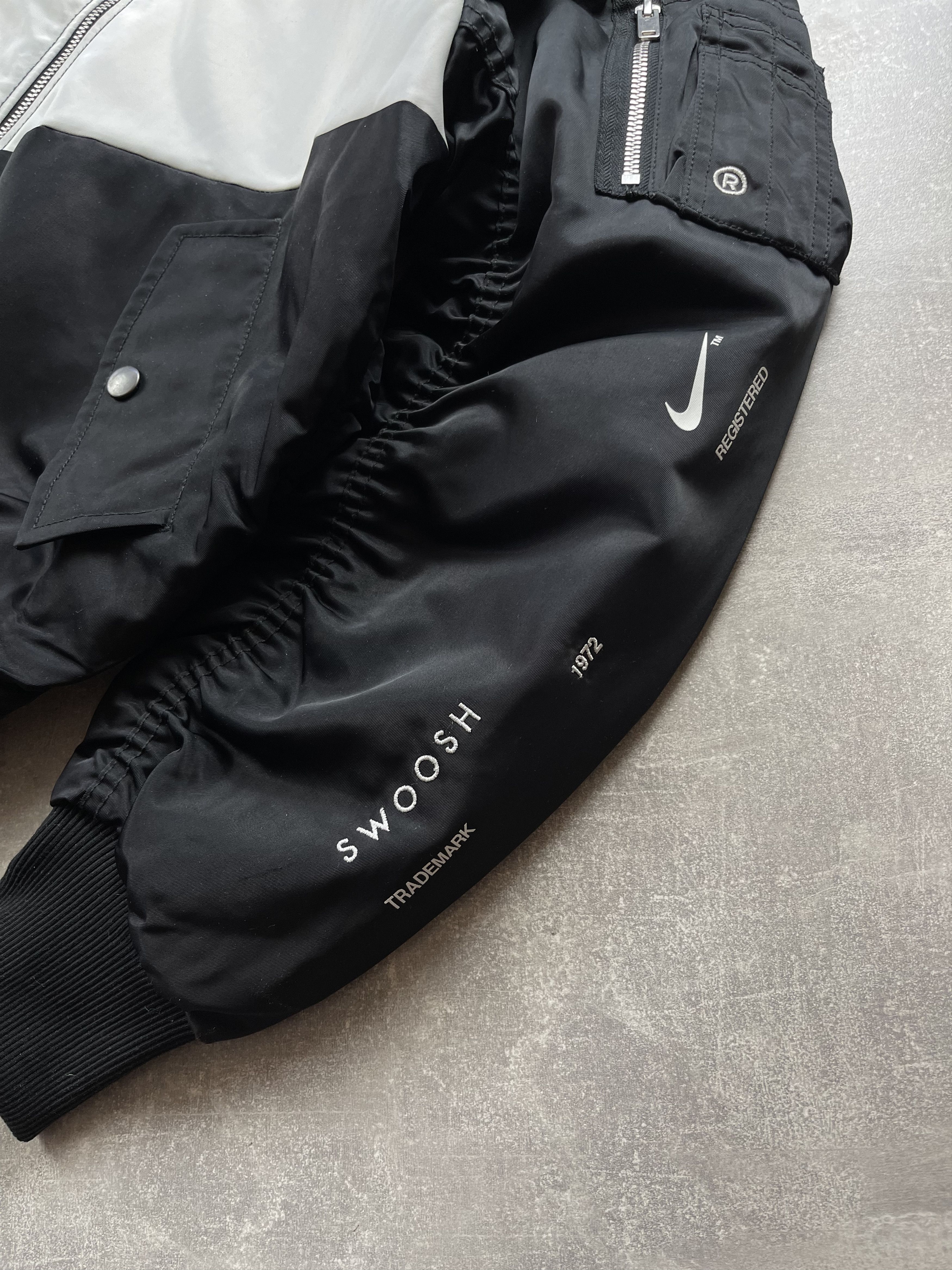 Nike Nike swoosh black nylon logo bomber jacket Size US M / EU 48-50 / 2 - 2 Thumbnail