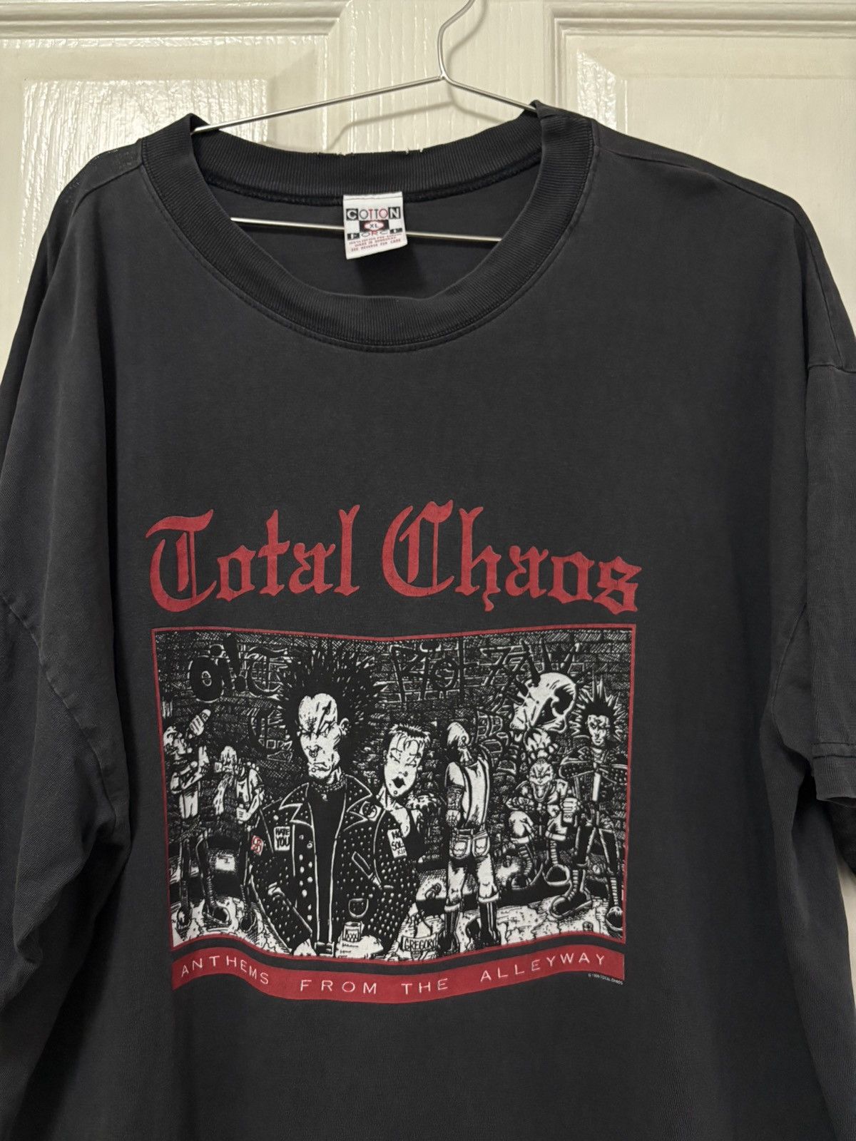 Vintage Vintage 1996 Total Chaos American punk hardcore band Size US XL / EU 56 / 4 - 2 Thumbnail