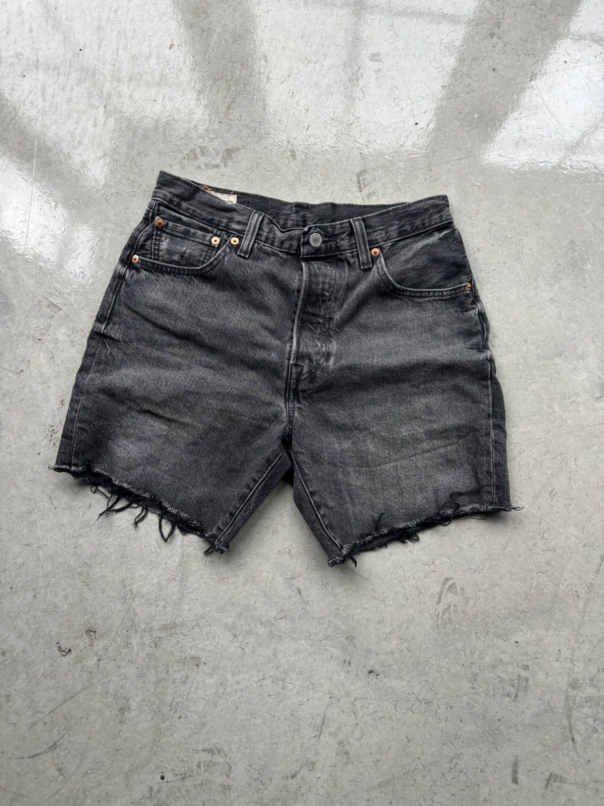 Levi's Levis Cutoff Black Denim Jorts Size US 30 / EU 46 - 1 Thumbnail