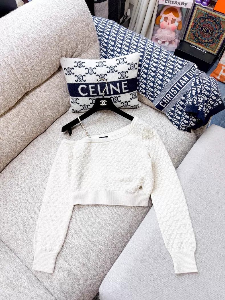 Chanel Chanel Chain off-the-shoulder knitted sweater Size XXS / US 00 / IT 34 - 1 Thumbnail