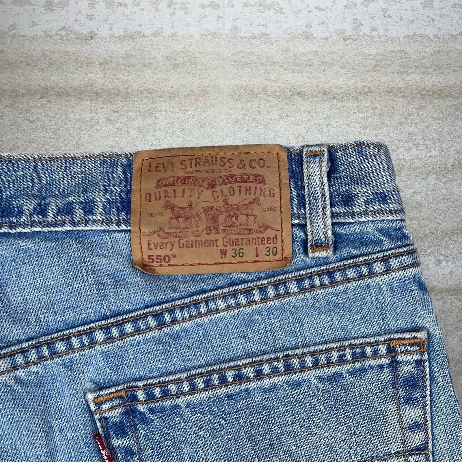 Levi's Vintage 90s Levis Jeans 550 36x30 Relaxed Light Wash Denim Size US 36 / EU 52 - 4 Thumbnail