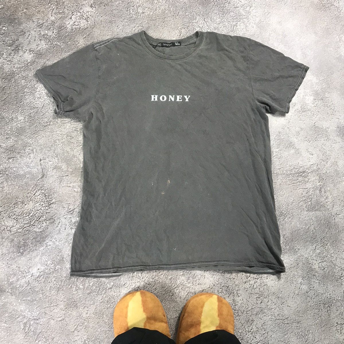 Vintage Vintage Y2K Sun Faded Honey Graphic Tee Streetwear Baggy S Size S / US 4 / IT 40 - 1 Thumbnail