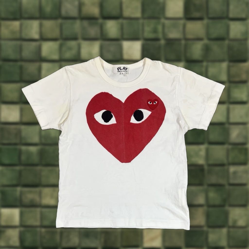 Comme des Garcons Girl VINTAGE Comme des Garçons PLAY White T-Shirt Double Red Heart Logo Women’s Size L Shirt Women L White Heart Logo 90s/90s? No Size L / US 10 / IT 46 - 1 Thumbnail
