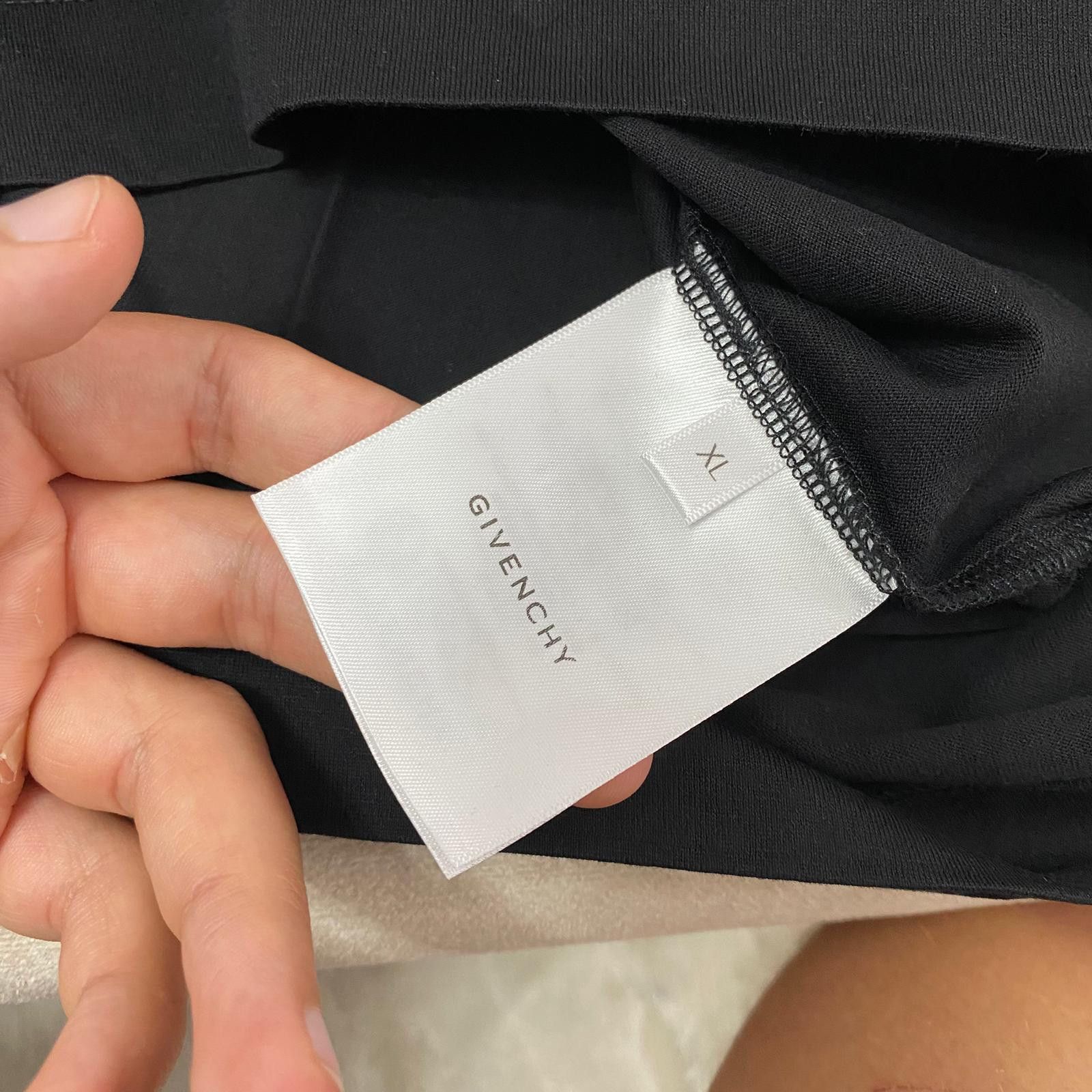Givenchy Black Reverse Logo T-shirt Size US XL / EU 56 / 4 - 6 Thumbnail