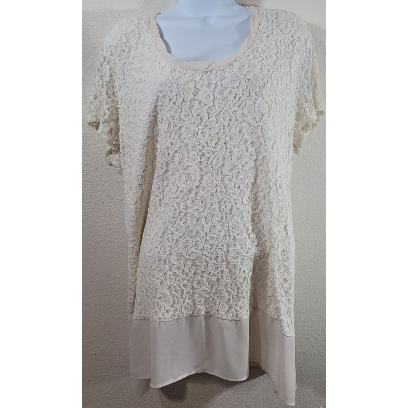 Other Maurices Cream Beige Lace Overlay Top 2 20 22 Lightweight Size 3XL / US 20-22 - 1 Thumbnail