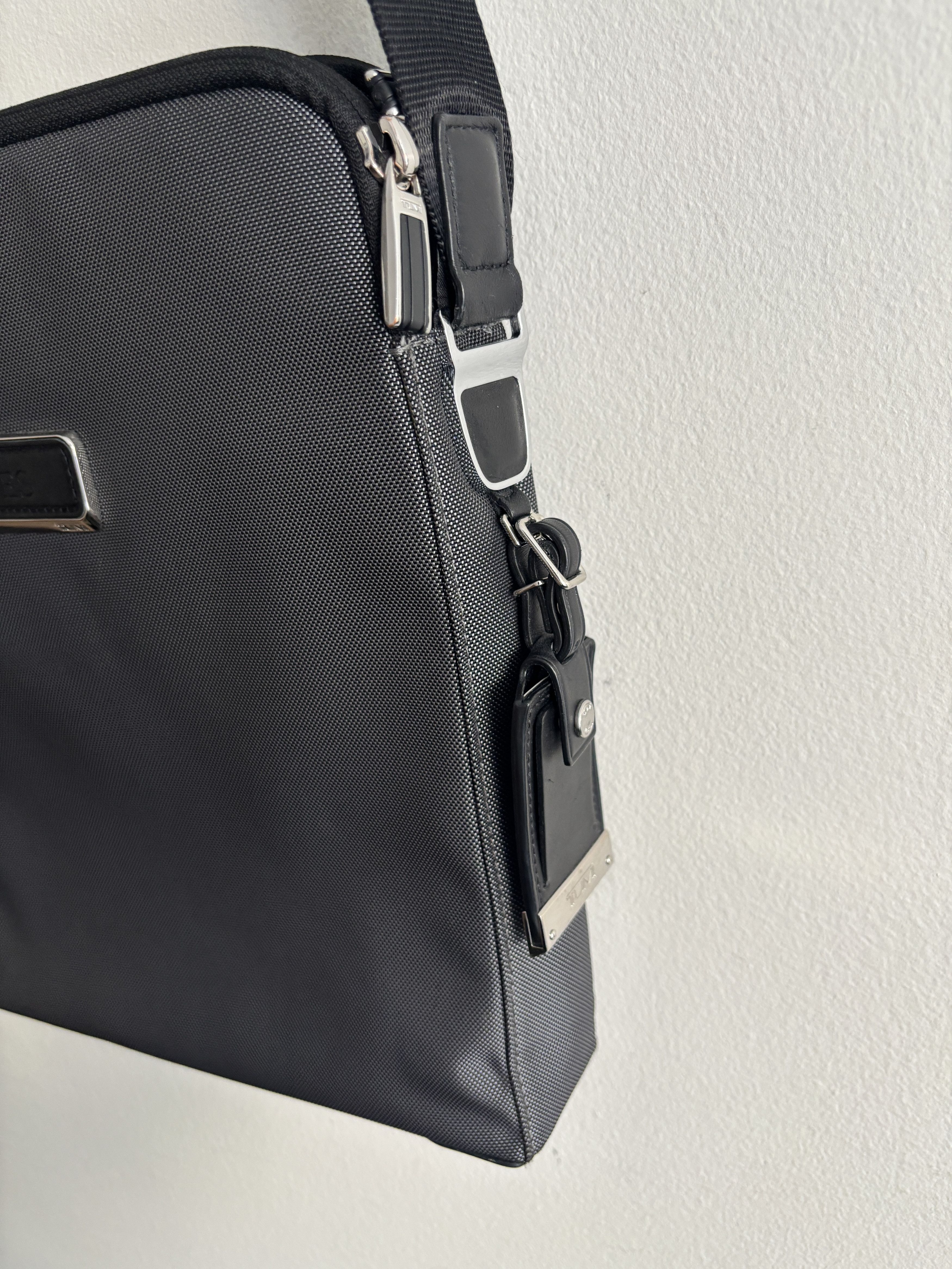 Tumi $400 Arrivé Lucas Nylon/ Leather Crossbody Messenger/ Sling Size ONE SIZE - 7 Thumbnail