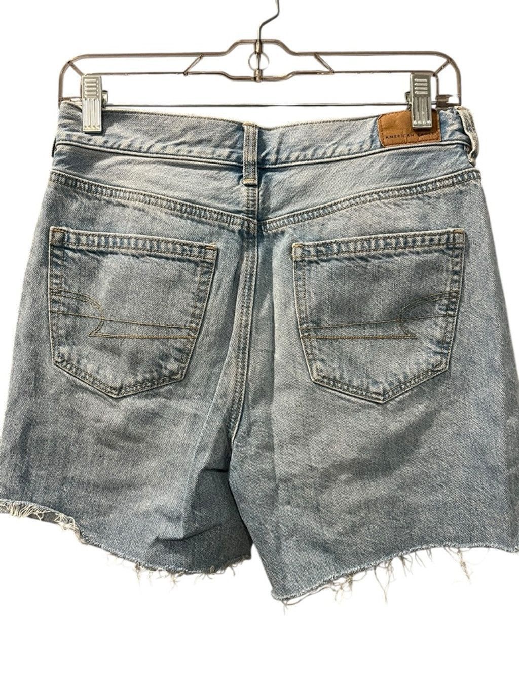 American Eagle Outfitters American Eagle Mom Jean Denim Shorts Size 4 Light Wash Blue Size 27" / US 4 / IT 40 - 5 Thumbnail