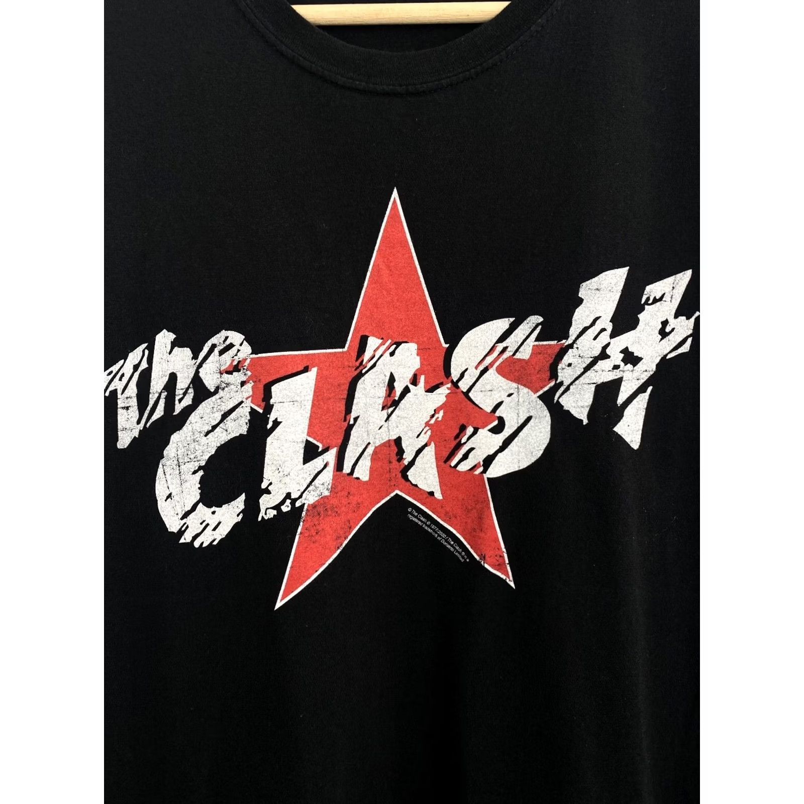 Gildan VINTAGE The Clash 1977/2020 T-shirt Rare Retro Hype Y2K XL Black Shirt Mens XL Black Retro The Clash 1977/2020 T-shirt Vintage Shirt Mens XL Black Size US XL / EU 56 / 4 - 4 Thumbnail