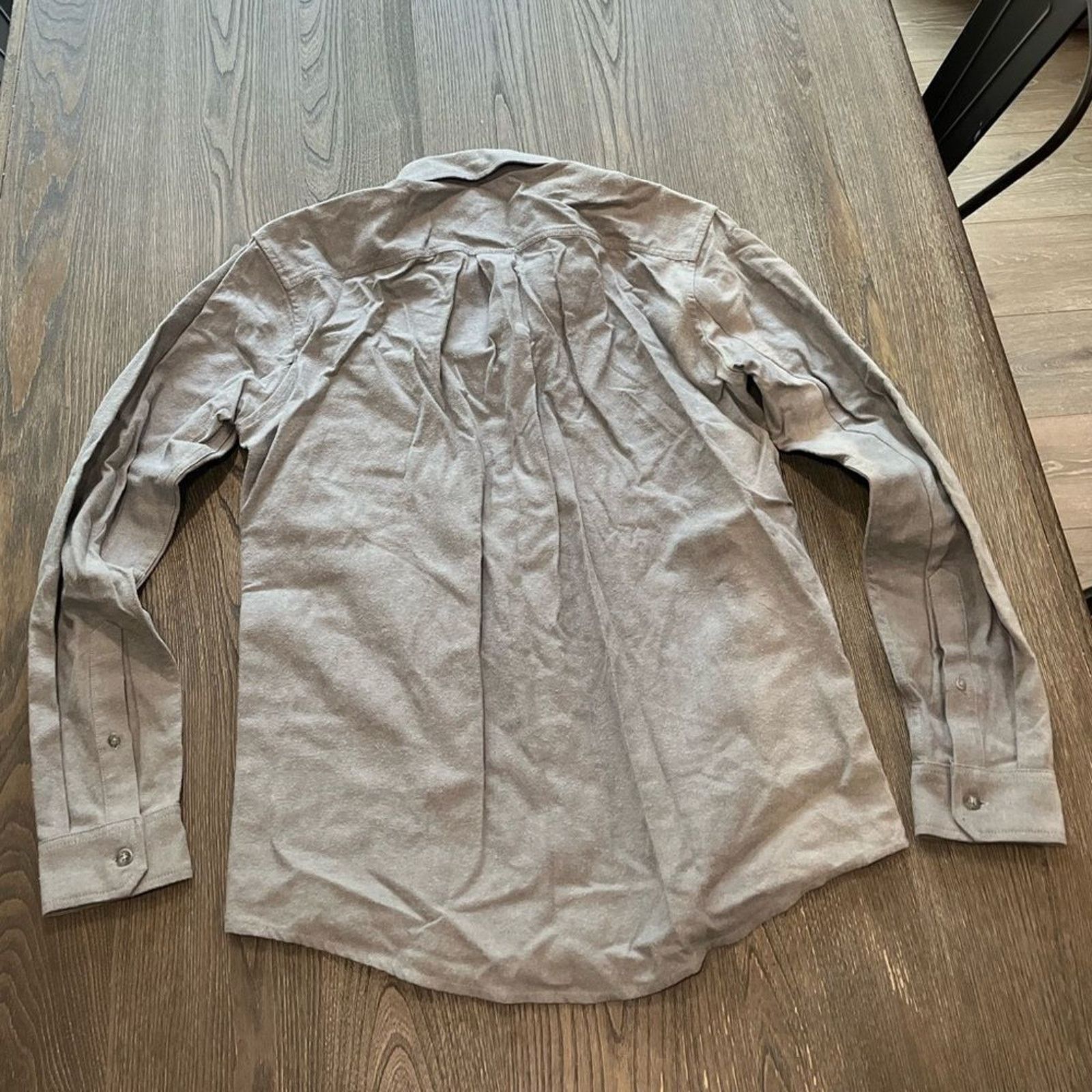 Eddie Bauer NWOT Eddie Bauer Classic Fit Taupe Button Front Shirt Size M Size US M / EU 48-50 / 2 - 4 Thumbnail