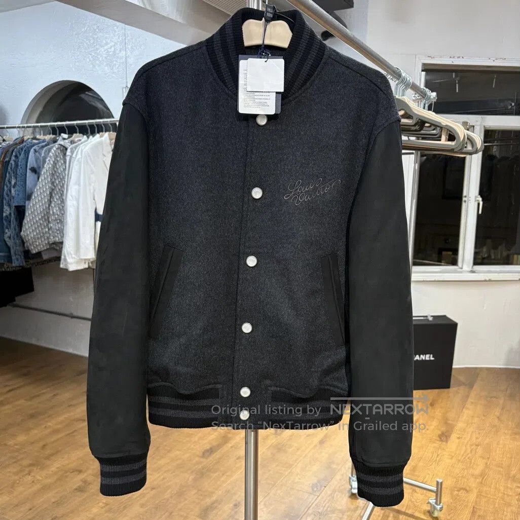 Louis Vuitton Louis Vuitton size44 25 New Pearl Buttoned Wool Blend Leath Size US S / EU 44-46 / 1 - 1 Thumbnail