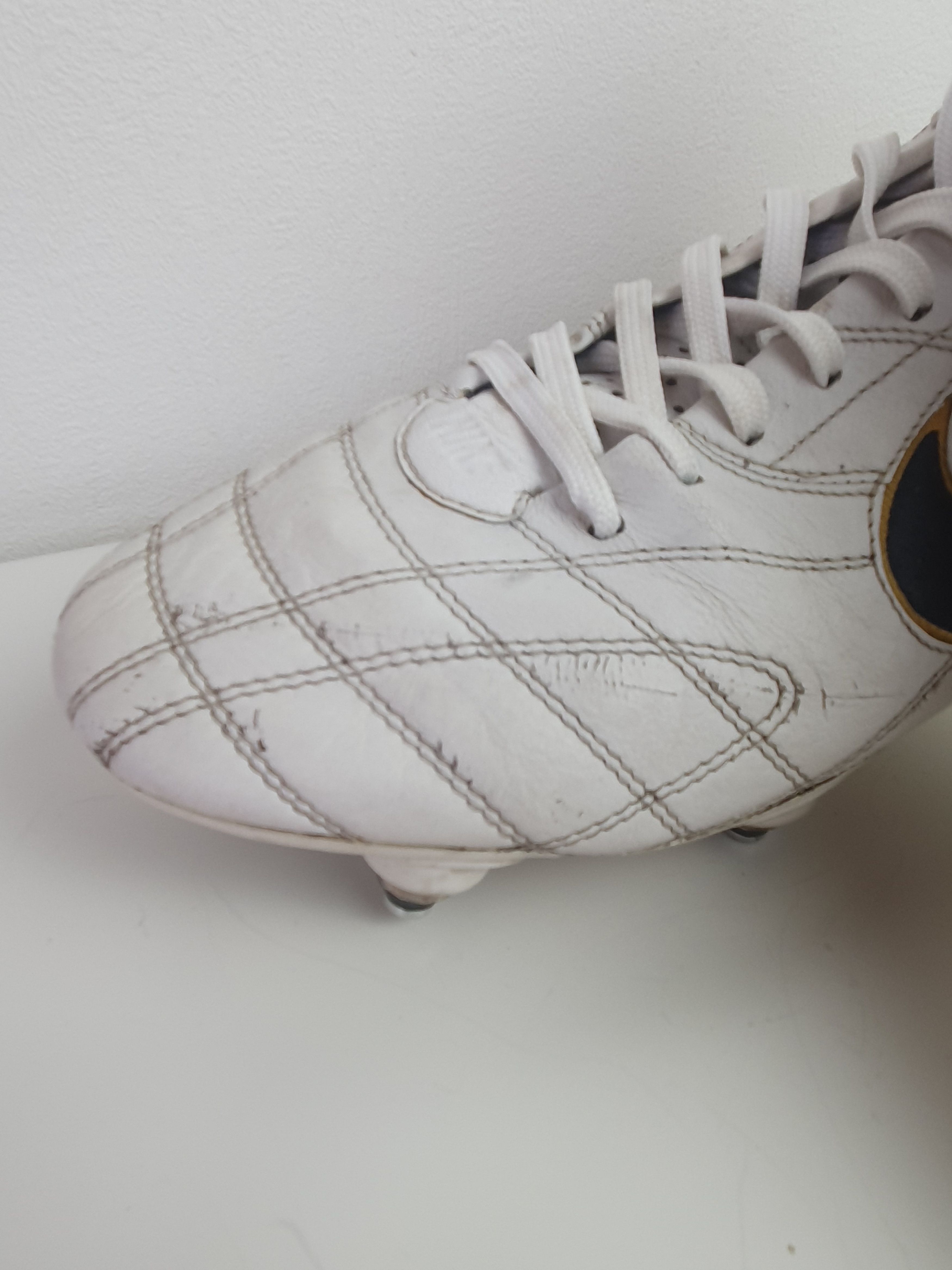 Nike Football Boots Rare Nike Tiempo Legend Size UK8 White Size US 9 / EU 42 - 18 Thumbnail