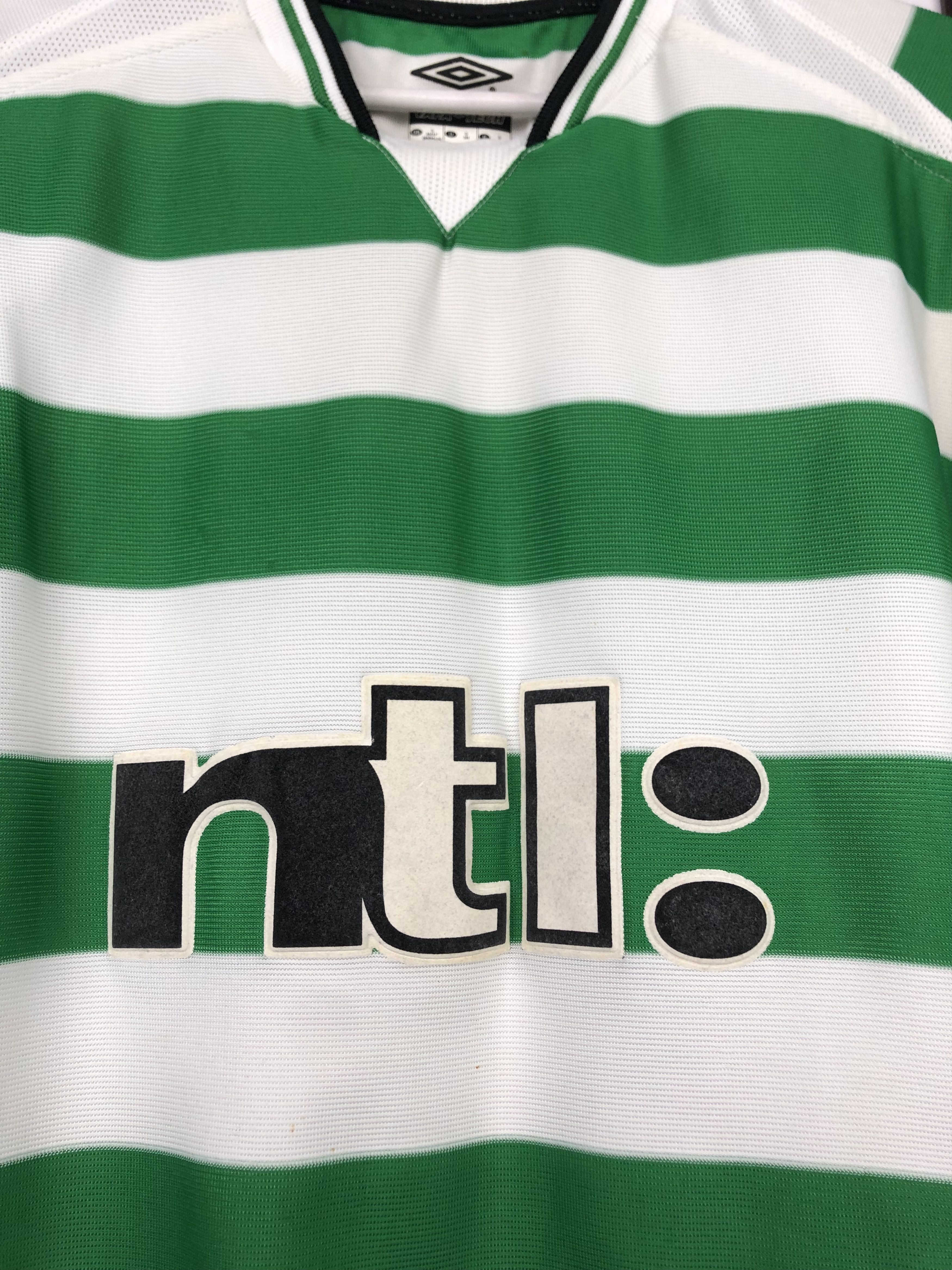 Vintage Celtic football shirt 2001 Soccer Umbro Jersey Mens Trikot Size US S / EU 44-46 / 1 - 5 Thumbnail