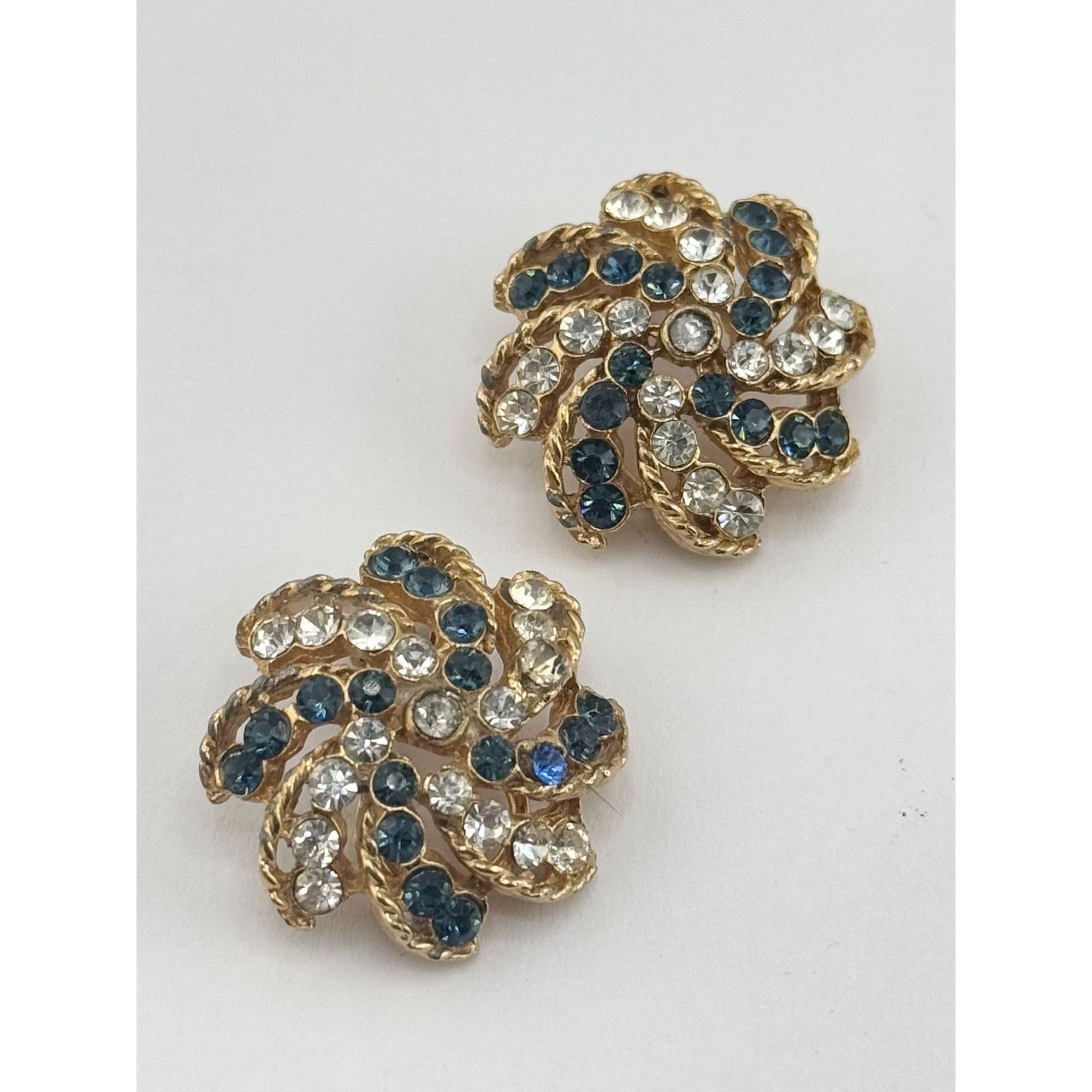 Vintage Vintage Capri blue rhinestone flower earrings Size ONE SIZE - 2 Thumbnail