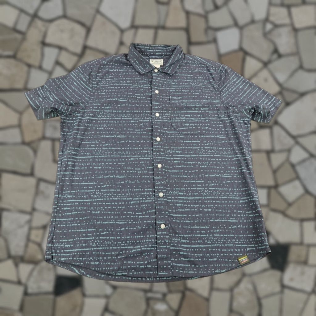 Vintage LL Bean Shirt Mens M Blue Button-Up Casual Travel Workwear Men's Medium Blue Geometric Pattern Pockets Outdoor Button-Up Shirt Size US M / EU 48-50 / 2 - 1 Thumbnail