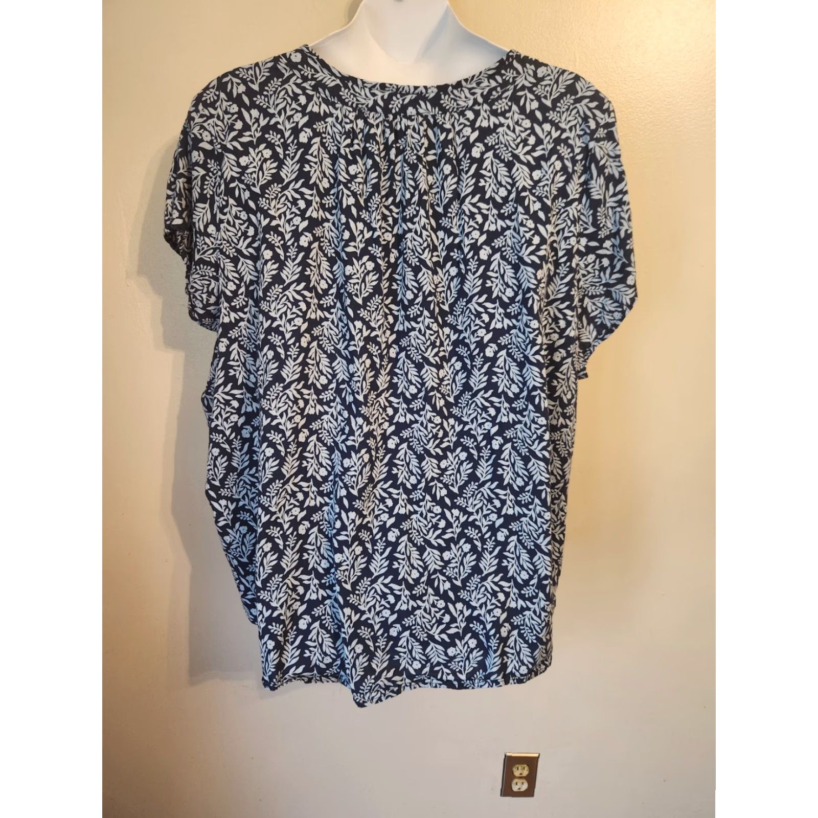 Vintage St. John's Bay Navy Blue Floral Print Short Sleeve Top Shirt 5X Plus Boho Blouse, Casual, Travel, Party/Cocktail, Womens Size XXL / US 16-18 / IT 52-54 - 5 Thumbnail