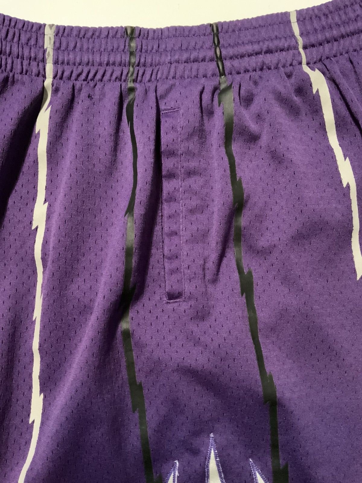 Mitchell & Ness × NBA Mitchell Ness Hardwood Classics 1998 Toronto Raptors Shorts Size US 36 / EU 52 - 8 Thumbnail