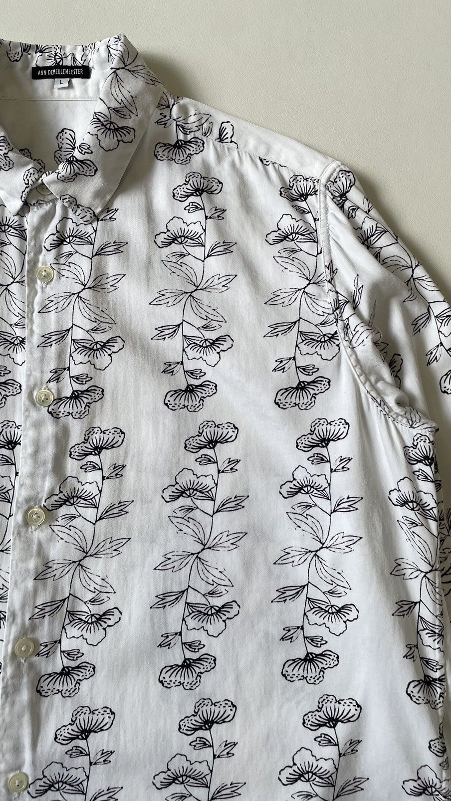 Ann Demeulemeester White Cotton Shirt With Black Flower Print Size US L / EU 52-54 / 3 - 5 Thumbnail
