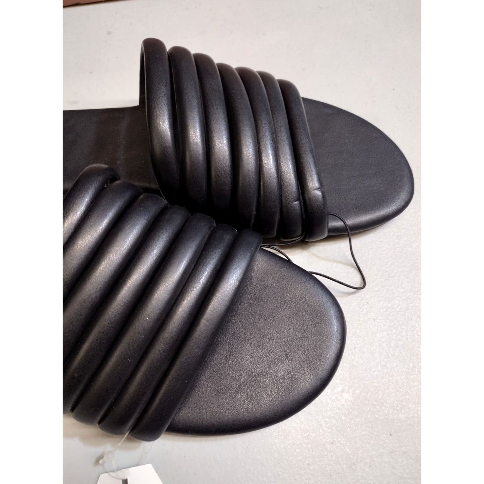 Vintage Time And Tru Women's Black Multi-Band Slide Flat Sandals Memory Foam Size 9 Size US 9 / IT 39 - 3 Thumbnail
