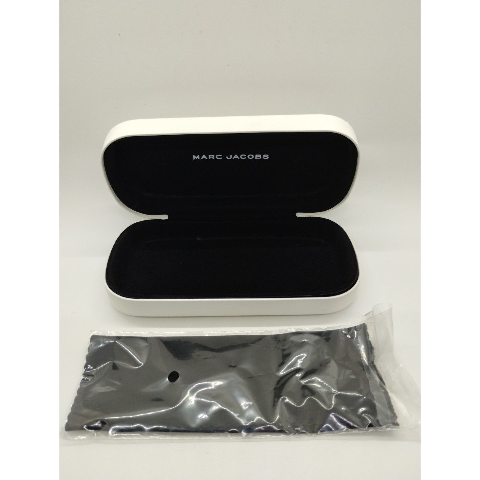 Marc Jacobs Marc Jacobs Eyewear White Clamshell Case Eyeglass Sunglass Size ONE SIZE - 1 Thumbnail