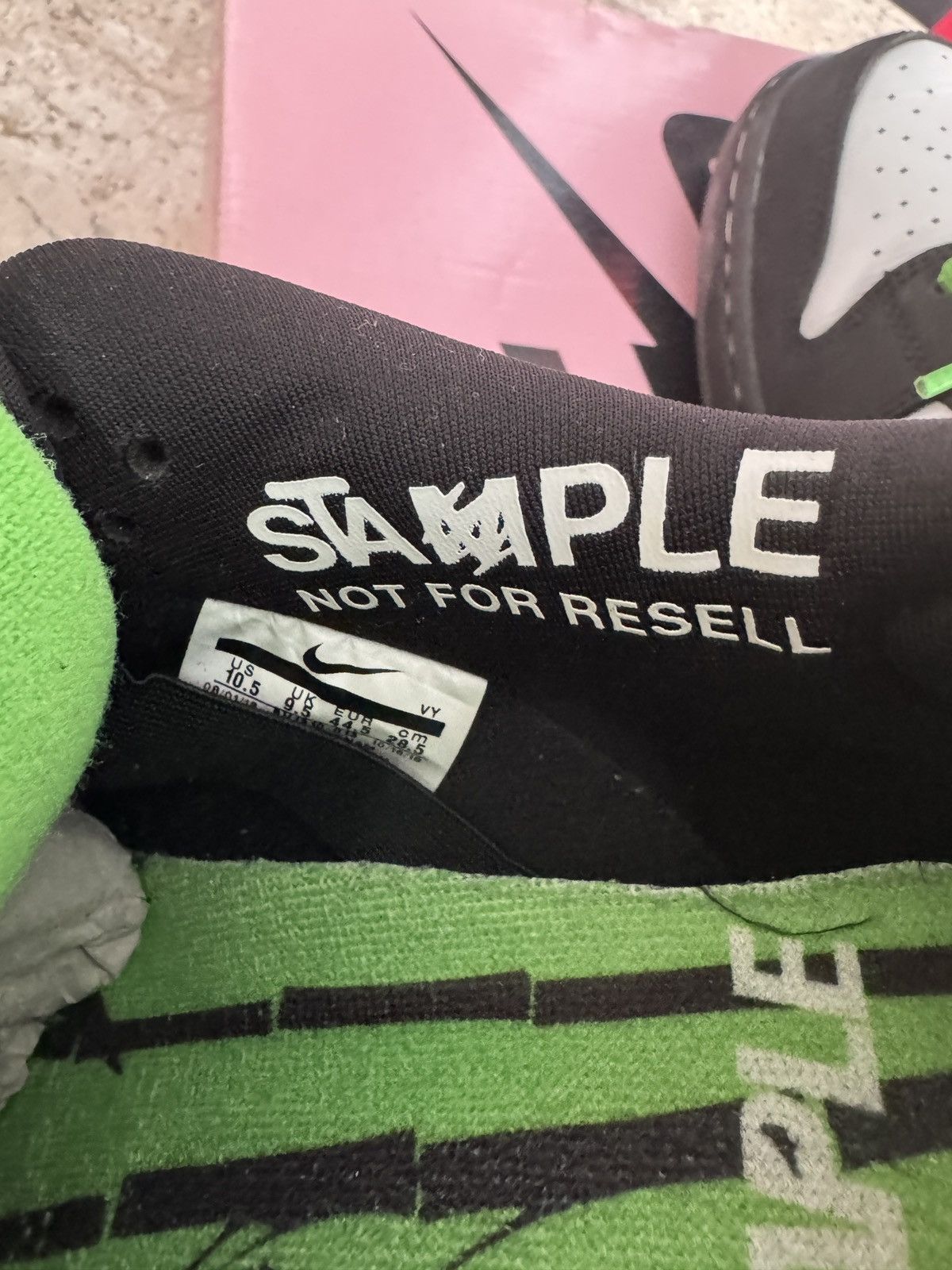 Nike SB Nike SB Dunk Low Staple Panda Pigeon Size US 10.5 / EU 43-44 - 14 Thumbnail