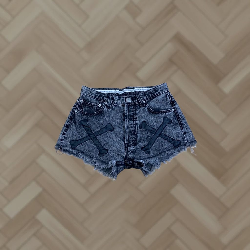Bones Jouetie Shorts Women 24 Black 2" Inseam Denim Festival 13267 Cross Bone Y2K Biker Pockets Cotton Flat Front Vintage No Size 42" / US 20 - 1 Thumbnail