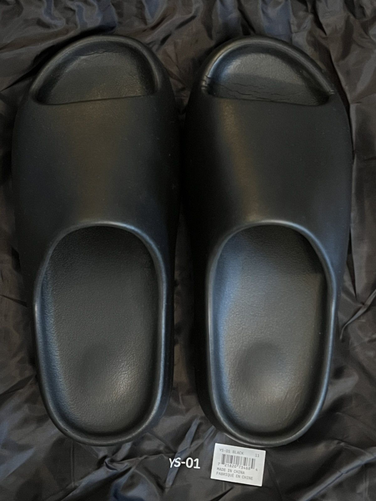 Yeezy Yeezy foam YS-01 Slider Black 10US Size US 10 / EU 43 - 1 Thumbnail